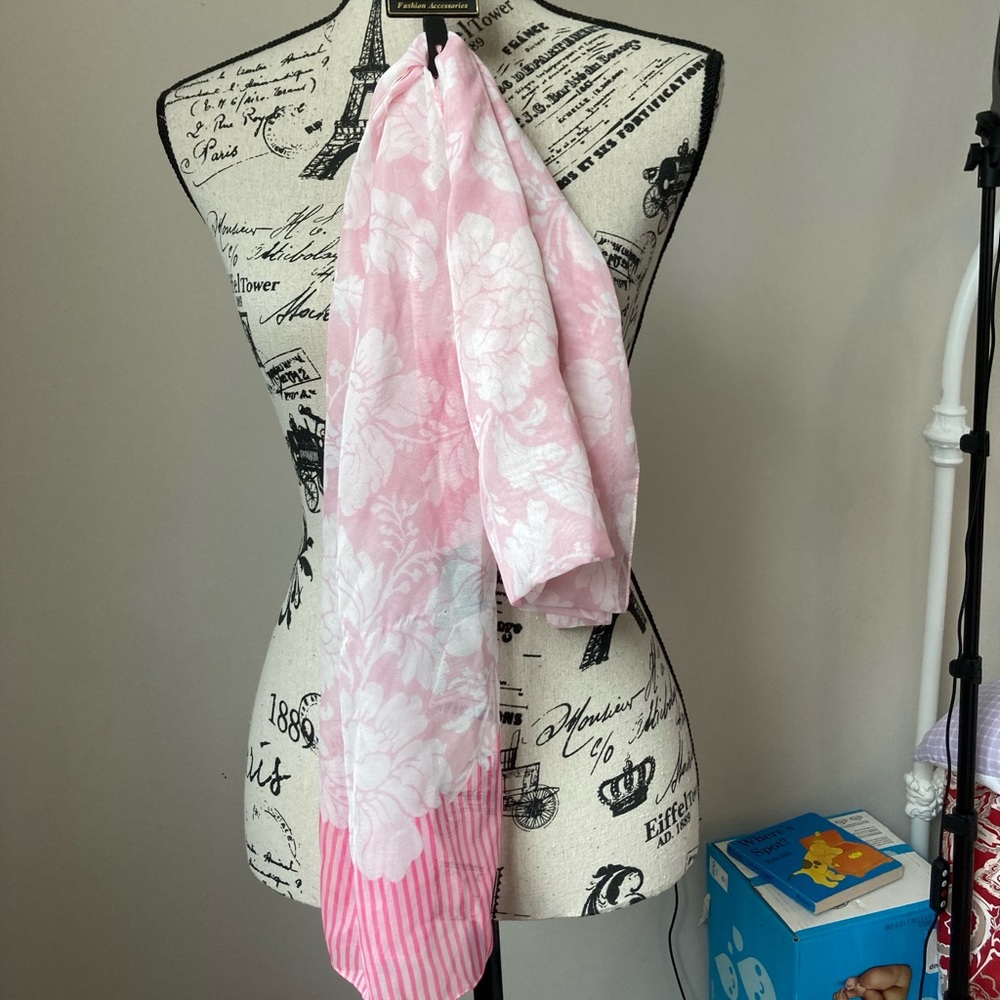 TR Bentley pink and white scarf. NWT - Picture 3 of 7